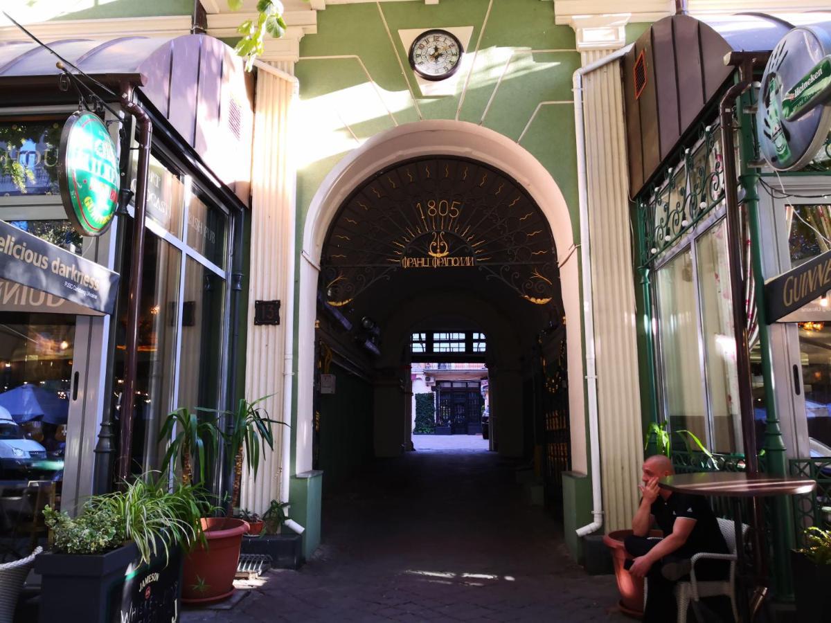 Затишні Апартаменти, Вулиця Дерибасівська, 13 Odesa Exterior photo
